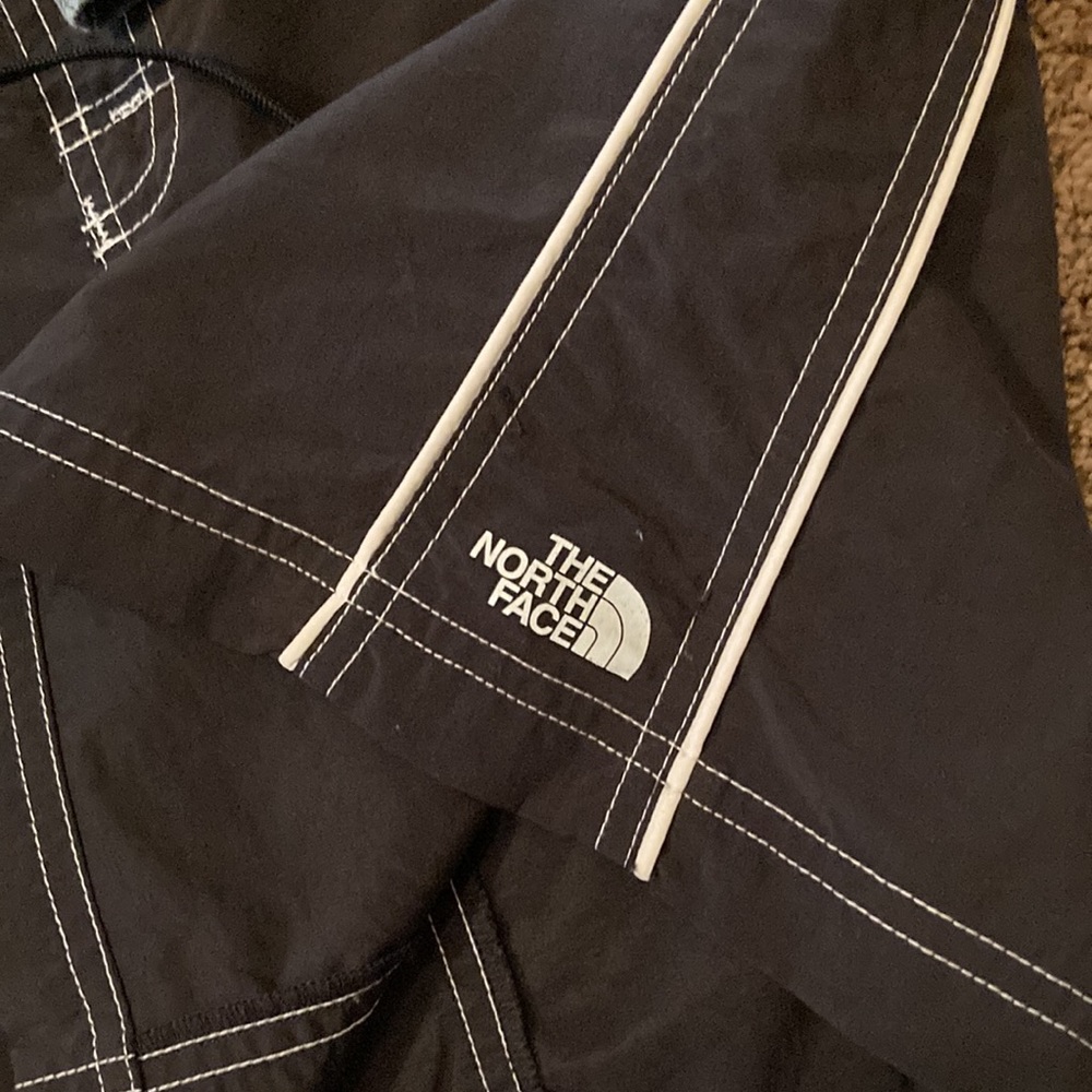 NORTH FACE 2 PIECE OUTFIT. NAVY AND MEDUIM BLUE. TOP IS A LARGE. SKIRT IS A 10 - Picture 3 of 8